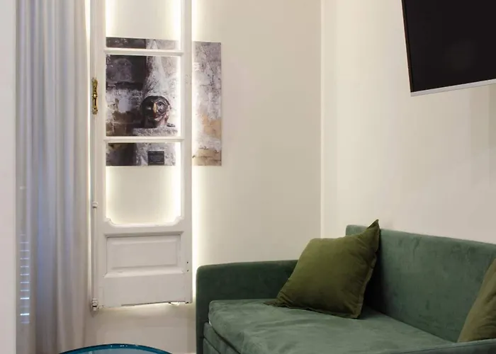 Svelata מלון נאפולי